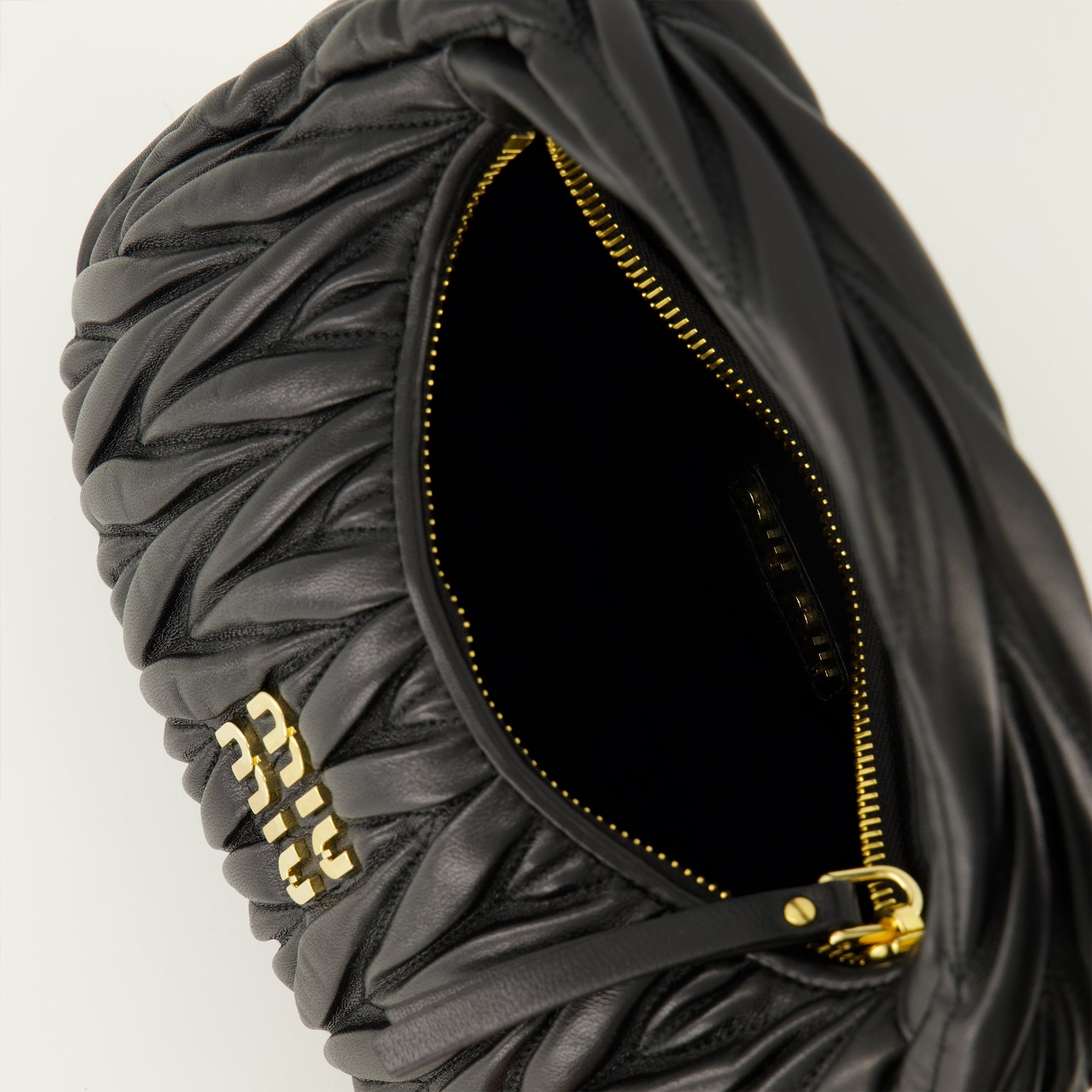 Image de l'article Sac Hobo Wander de la marque Miu Miu pour Femme - Saison Printemps-Été 2026 - Vue détaillée_3