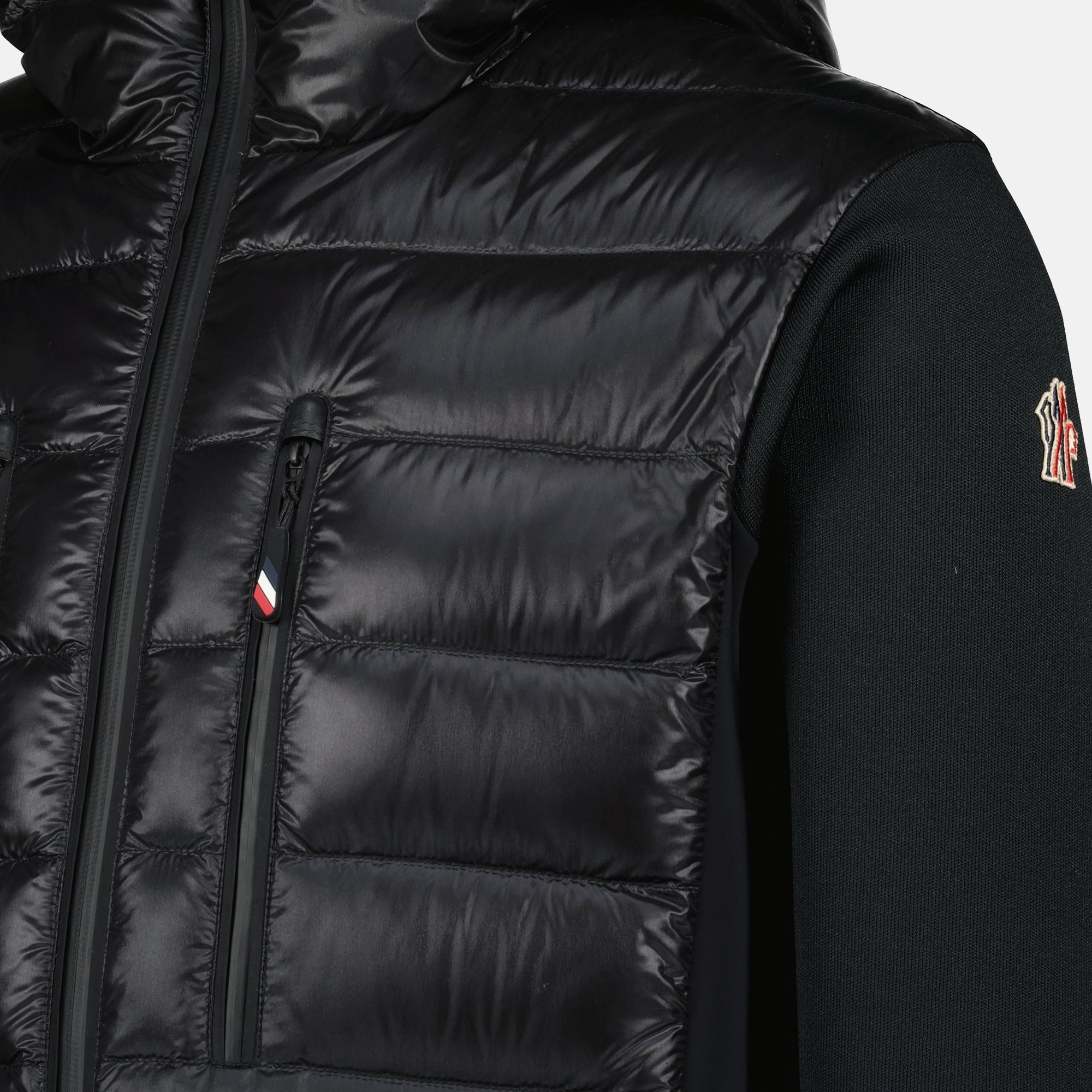 Image de l'article Cardigan zippé noir de la marque Moncler Grenoble pour Homme - Saison Automne-Hiver 2025 - Vue détaillée_1