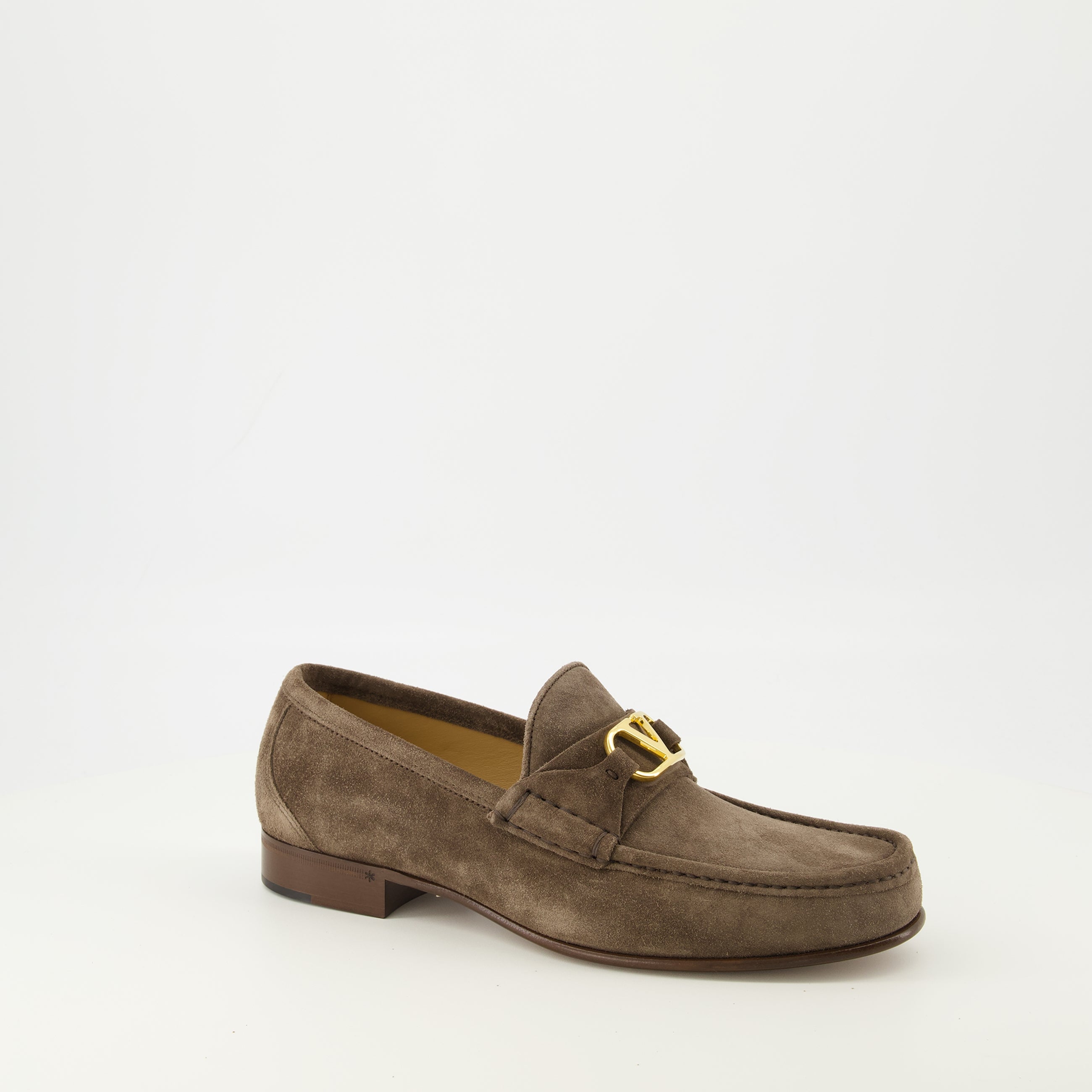 Image of the Vlogo moccasins in brown suede by Valentino Garavani for Men - Spring-Summer 2026 - Right front three-quarters view