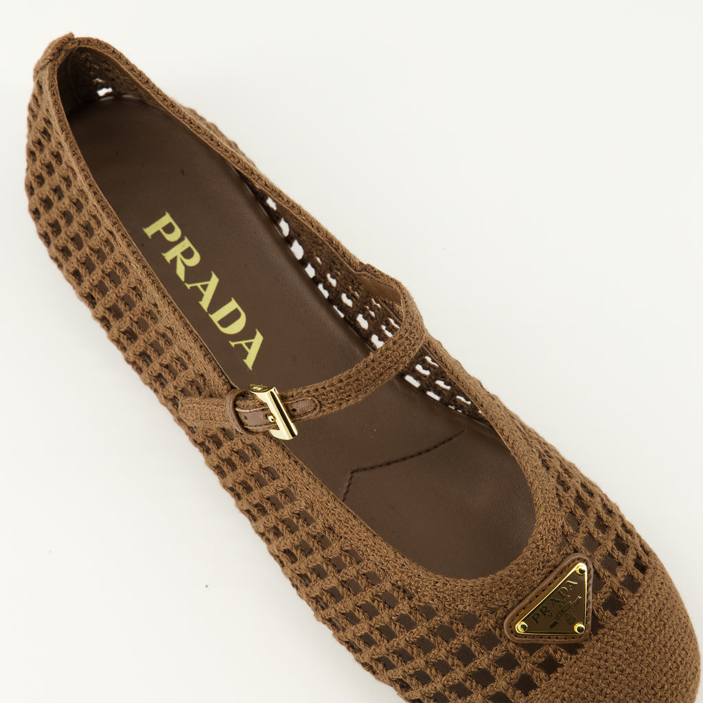 Image of the brown crochet ballet flats by Prada for Women - Spring-Summer 2026 - Detailed top view