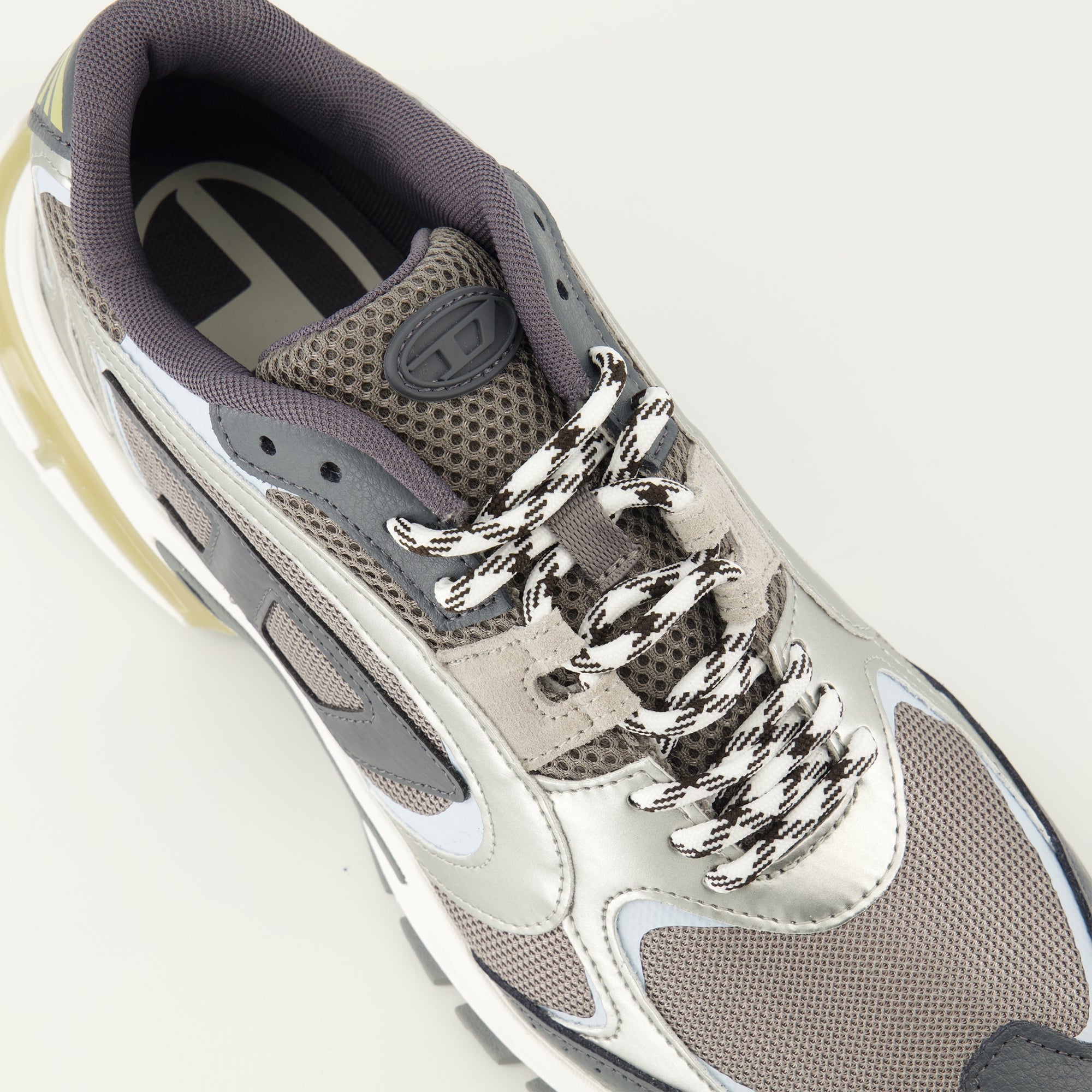 Bild der Diesel Herren Baskets Pro-V-Dense in Taupe und silbergrau - Frühling-Sommer 2026 - Detaillierte Ansicht von oben