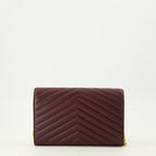 Imagen de la cartera Cassandre de cadena burdeos de la marca Saint Laurent para Mujer - Temporada Otoño-Invierno 2025 - Vista Trasera