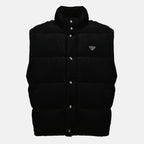 Imagem do casaco de puffer em veludo côtelé preto da marca Prada para Homem - Temporada Outono-Inverno 2025 - Vista Detalhada_1
