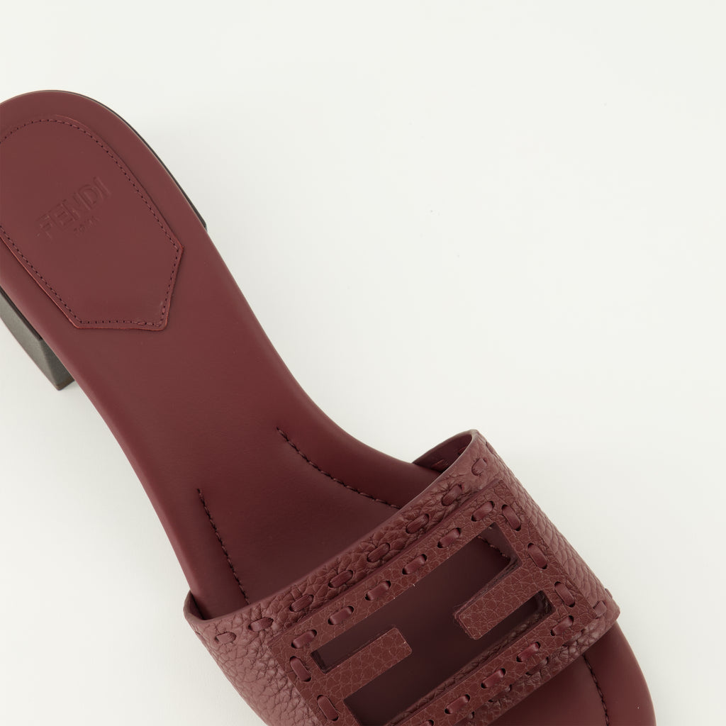 Imagen del artículo Sandalias de tacón Baguette burdeos de la marca Fendi para Mujer - Temporada Primavera-Verano 2026 - Vista Detallada_4