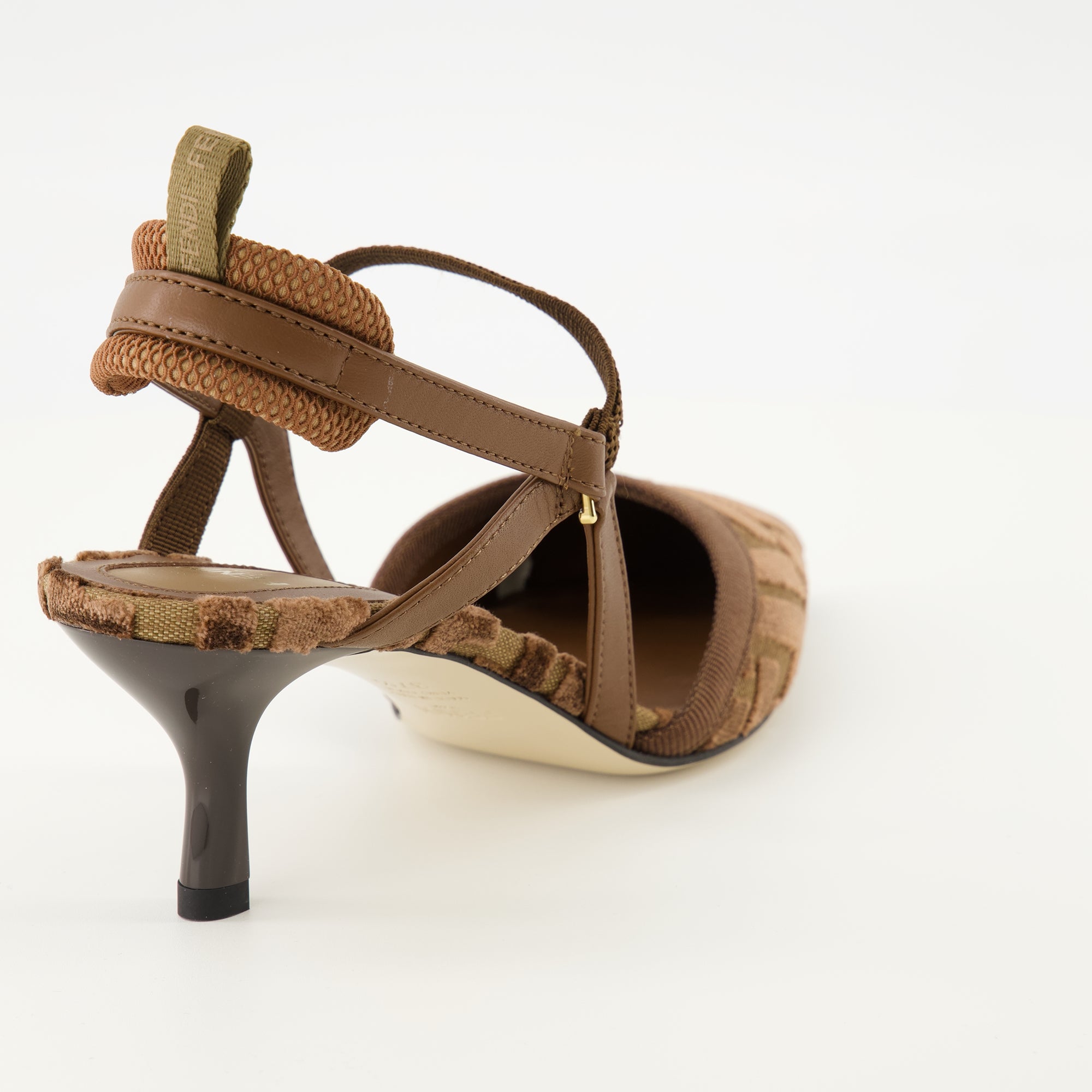 Image of the Fendi Colibrì Lite pumps for women - Autumn-Winter 2025 season - Rear view