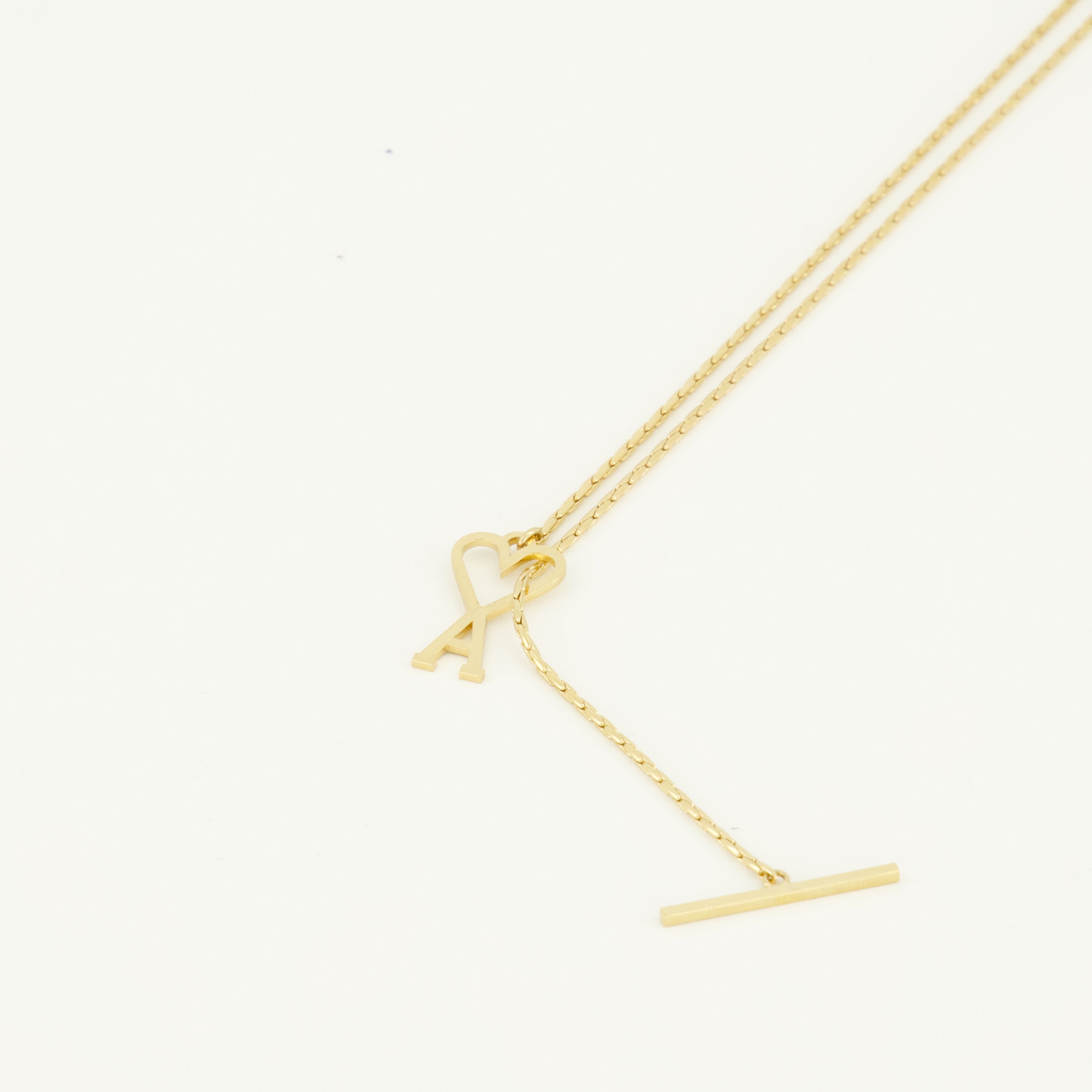 Image of the AMI golden heart necklace from the brand Ami PARIS for Unisex - Spring-Summer 2026 - Detailed View_2