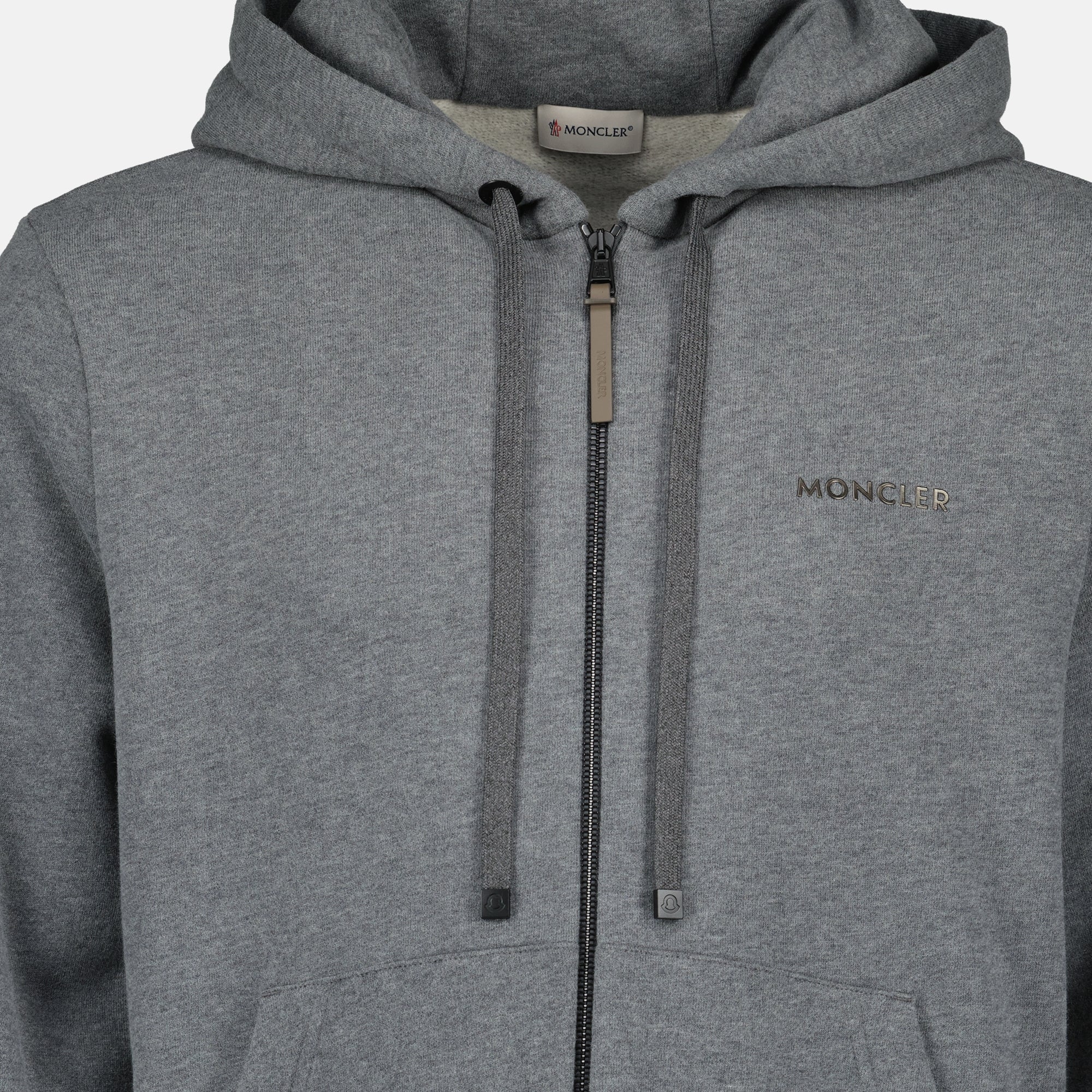 Image de l'article Sweat zippé gris de la marque Moncler pour Homme - Saison Automne-Hiver 2025 - Vue détaillée_2