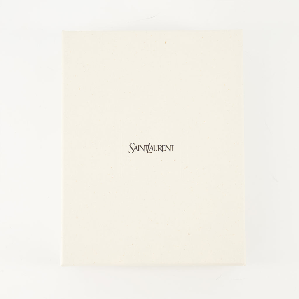 Immagine dell'articolo Micro Enveloppe Cassandre del marchio Saint Laurent per Donna - Stagione Autunno-Inverno 2025 - Vista Dettagliata_3