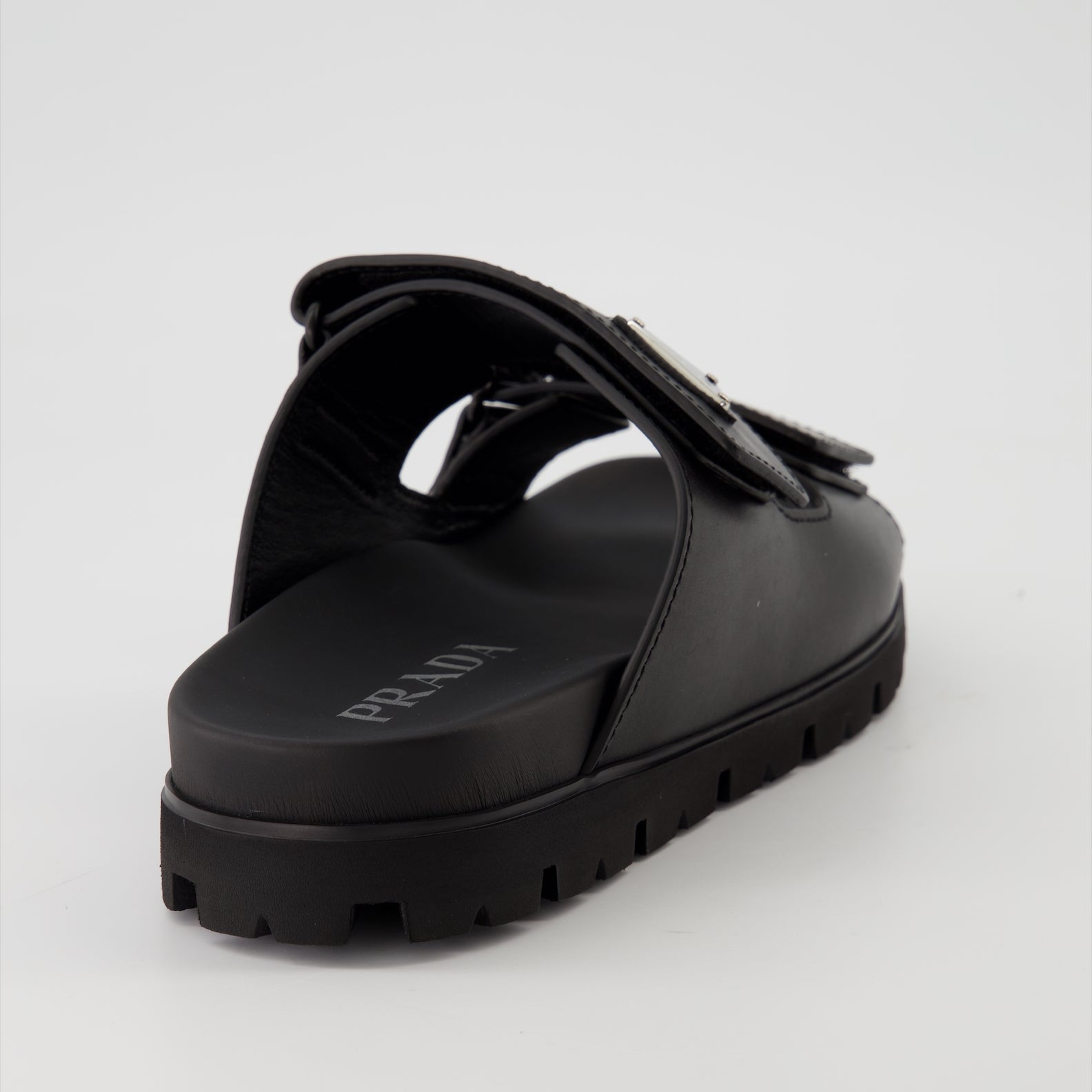 Chaussures ouvertes Sandales à brides en cuir Prada Noir Homme