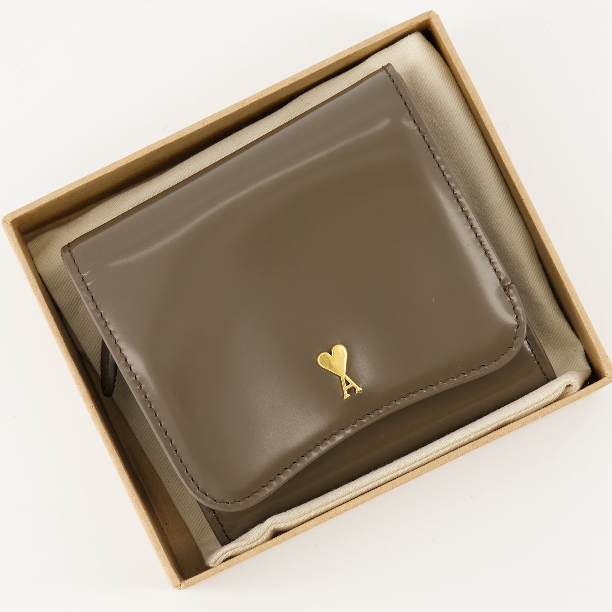 Imagem da carteira Paris da marca Ami PARIS para Unisex - Coleção Outono-Inverno 2025 - Vista Detalhada_3