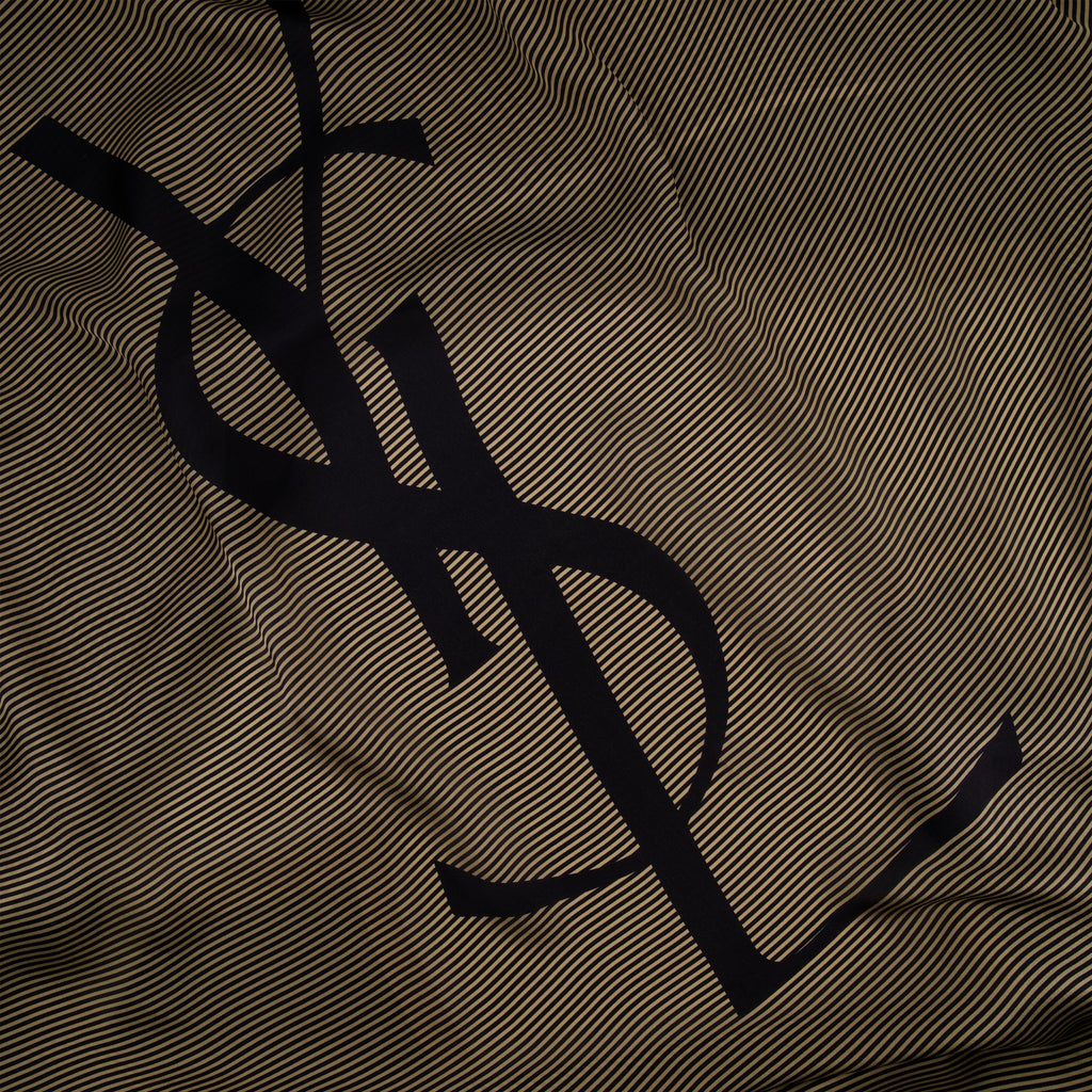 Image de l'article Étole Cassandre de la marque Saint Laurent pour Unisex - Saison Automne-Hiver 2025 - Vue détaillée_2