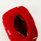 Imagen del mini bolso Wander en terciopelo acolchado rojo de Miu Miu para Mujer - Temporada Primavera-Verano 2026 - Vista Detallada_3