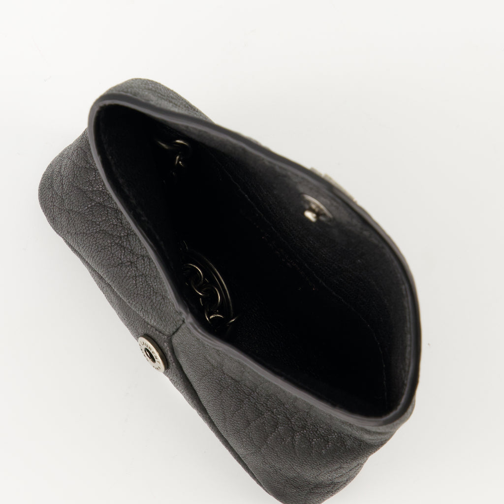 Image of the Saint Laurent Cassandre Envelope Key Case for Men - Fall-Winter 2025 - Detailed View_2