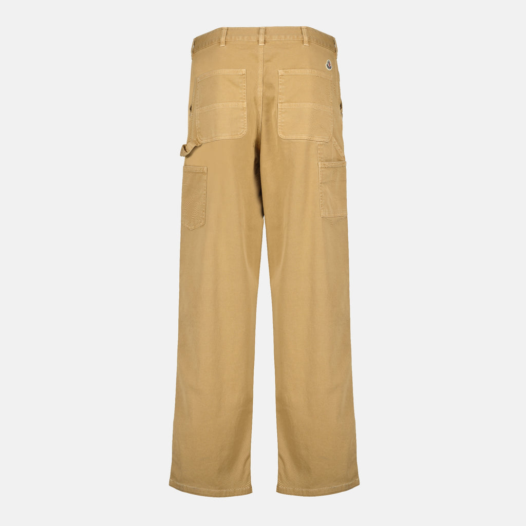 Imagen del pantalón cargo beige de Moncler para hombre - Temporada Primavera-Verano 2026 - Vista Trasera