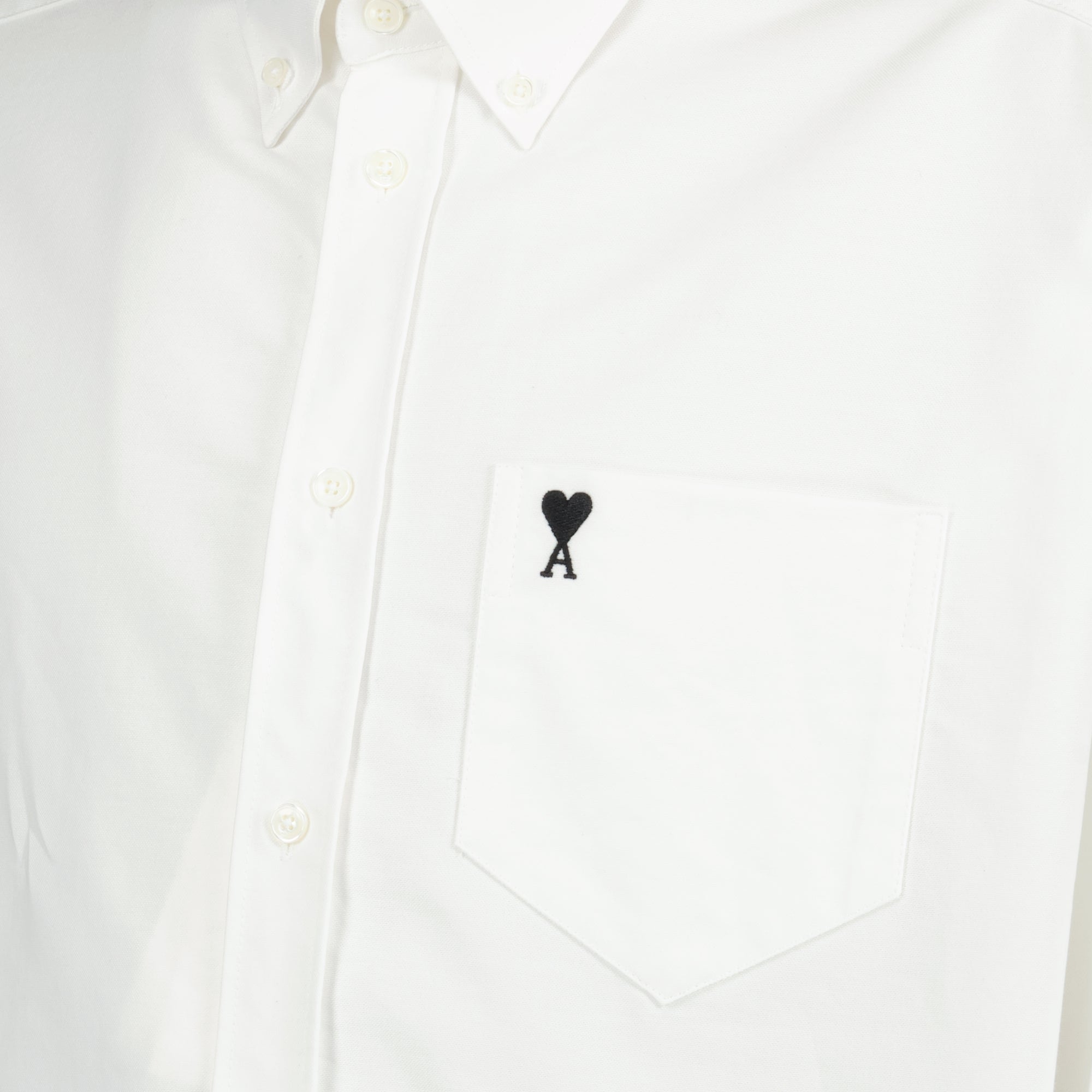 Image de l'article Chemise boxy AMI de coeur blanche de la marque Ami PARIS pour Homme - Saison Printemps-Été 2026 - Vue détaillée_1