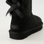 Imagem dos botins Mini Bailey Bow II da marca Ugg para Mulheres - Temporada Outono-Inverno 2025 - Vista traseira