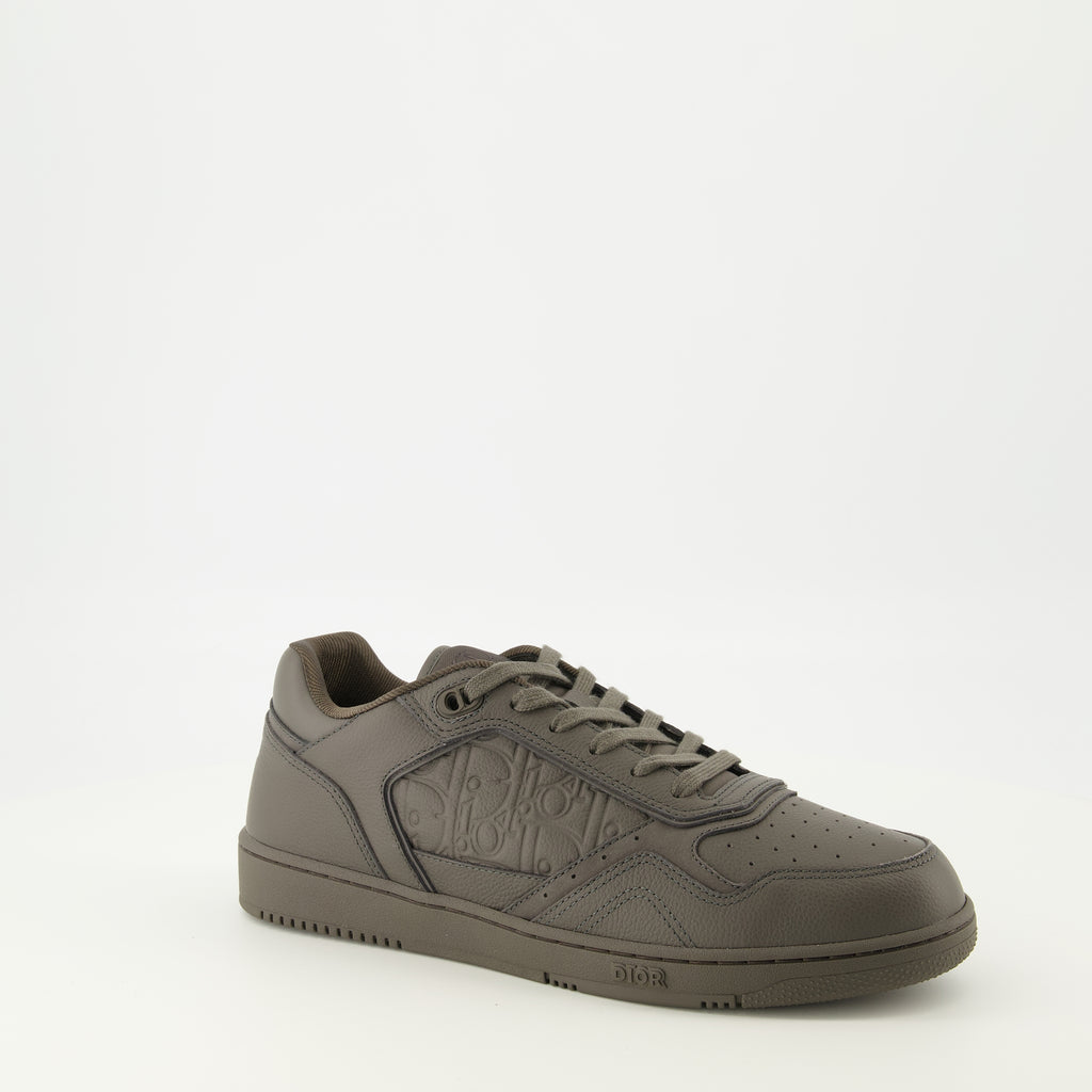 Imagen de las zapatillas B27 Uptown grises de Dior para hombre - Temporada Primavera-Verano 2026 - Vista tres cuartos frontal derecha