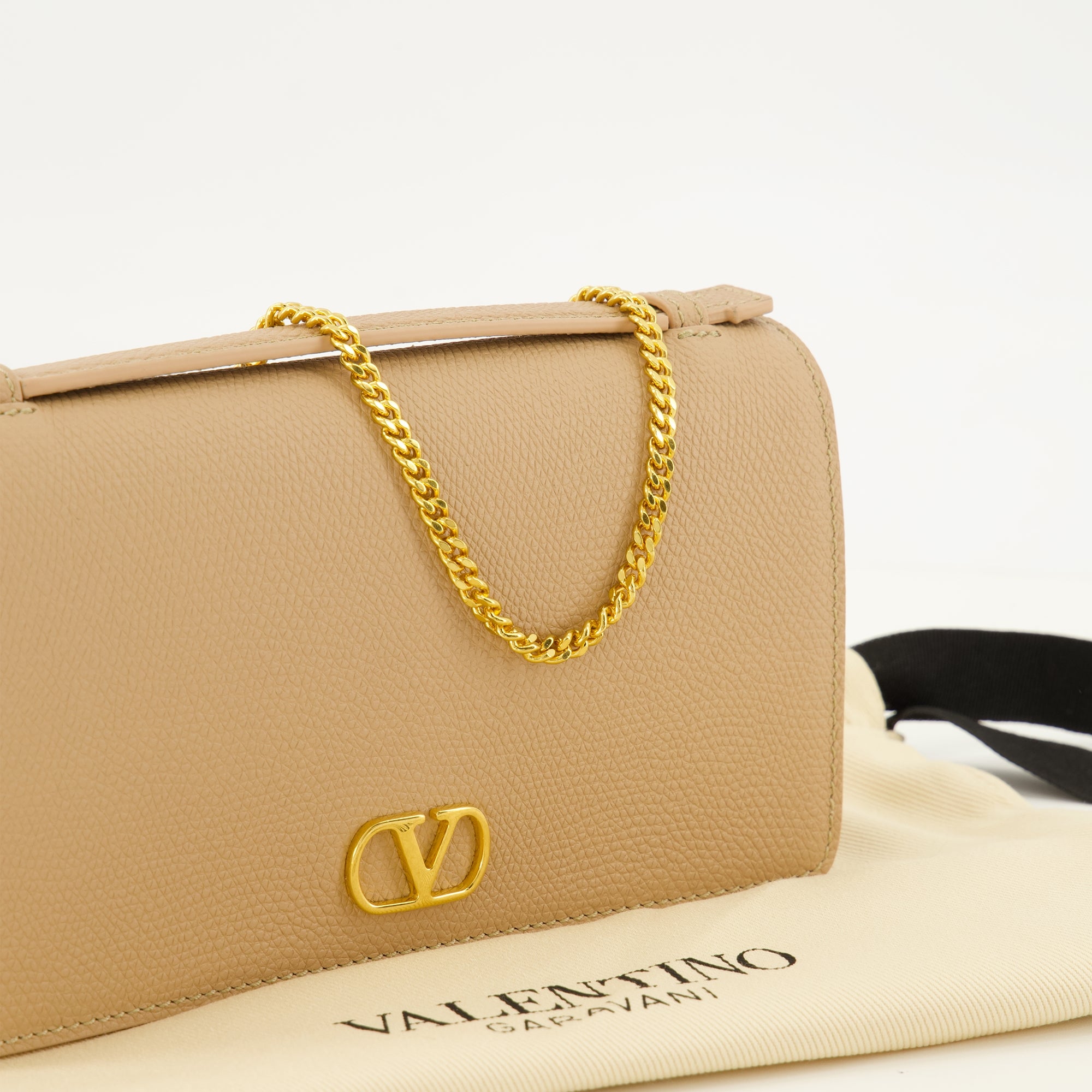 Petite maroquinerie ブラックレザーのVLogoウォレットwithチェーン Valentino Garavani Beige Femme