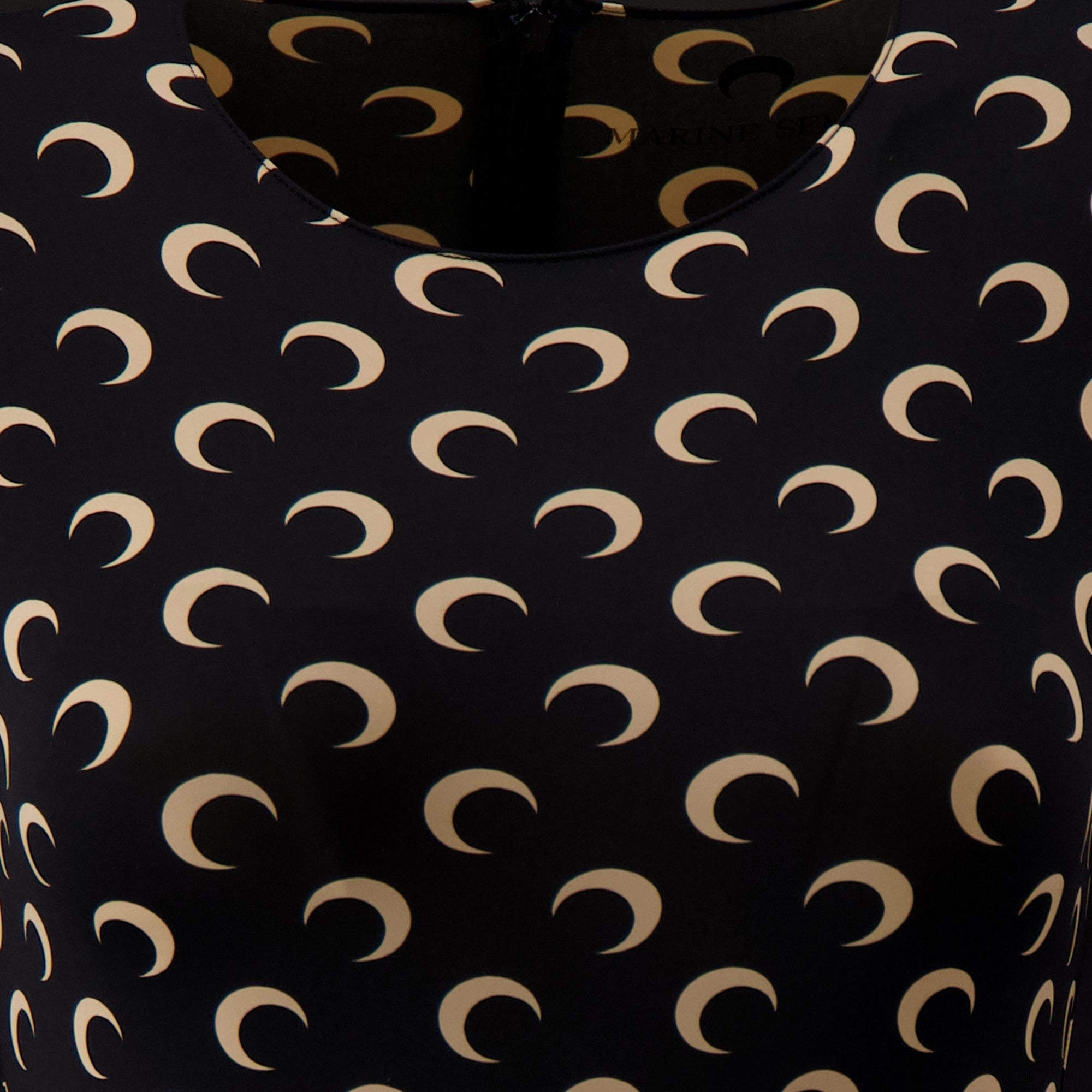 Image de l'article Combinaison longue Jersey Moon noir de la marque Marine Serre pour Femme - Saison Automne-Hiver 2025 - Vue détaillée_1