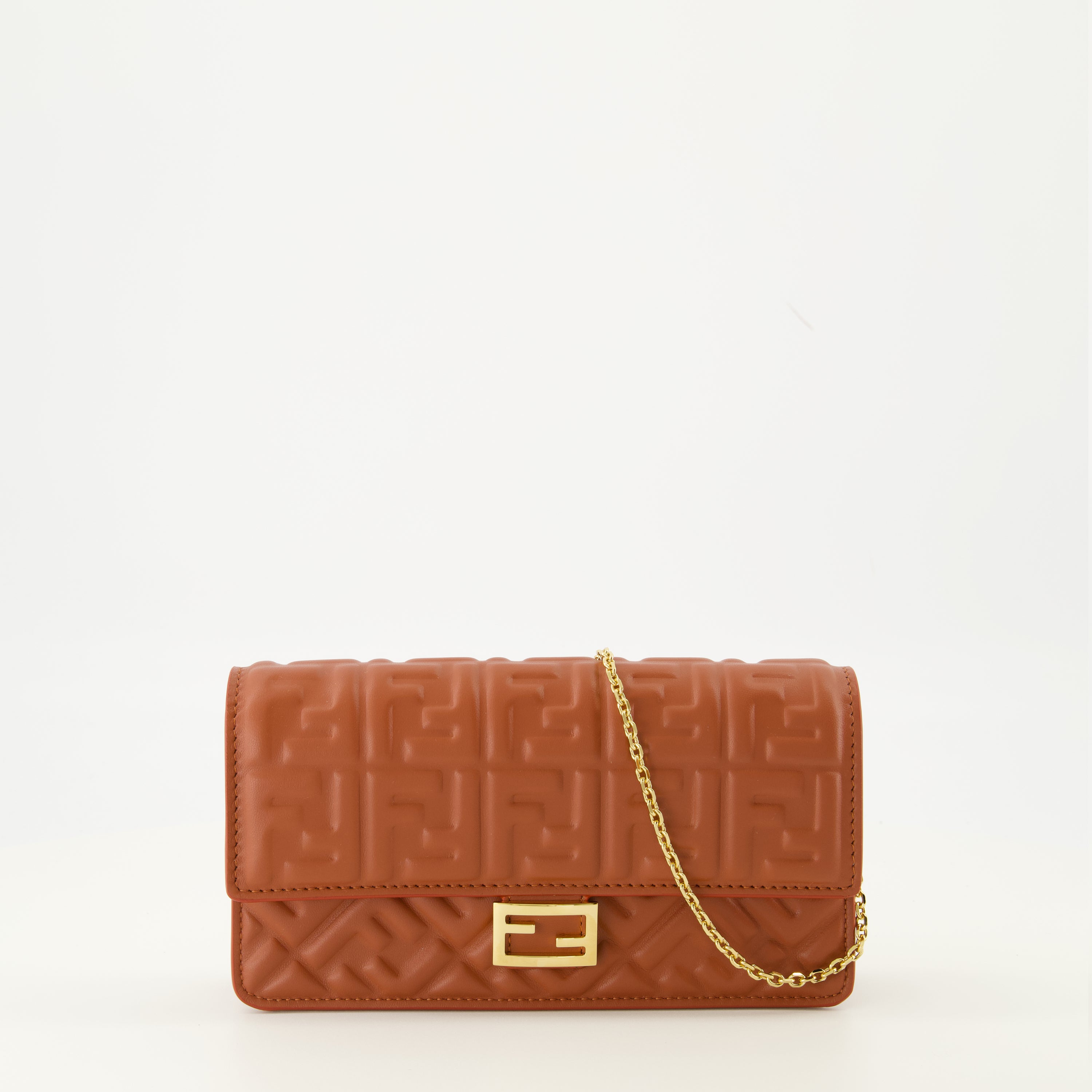 Image de l'article Portefeuille Baguette à chaîne de la marque Fendi pour Femme - Saison Automne-Hiver 2025 - Vue de Face