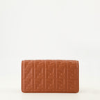 Imagen del Monedero Baguette con cadena de Fendi para Mujer - Temporada Otoño-Invierno 2025 - Vista Posterior