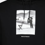 男性用のDrole De Monsieurブランドスローガンパーカーの画像 - 2025年秋冬シーズン - 詳細ビュー2
