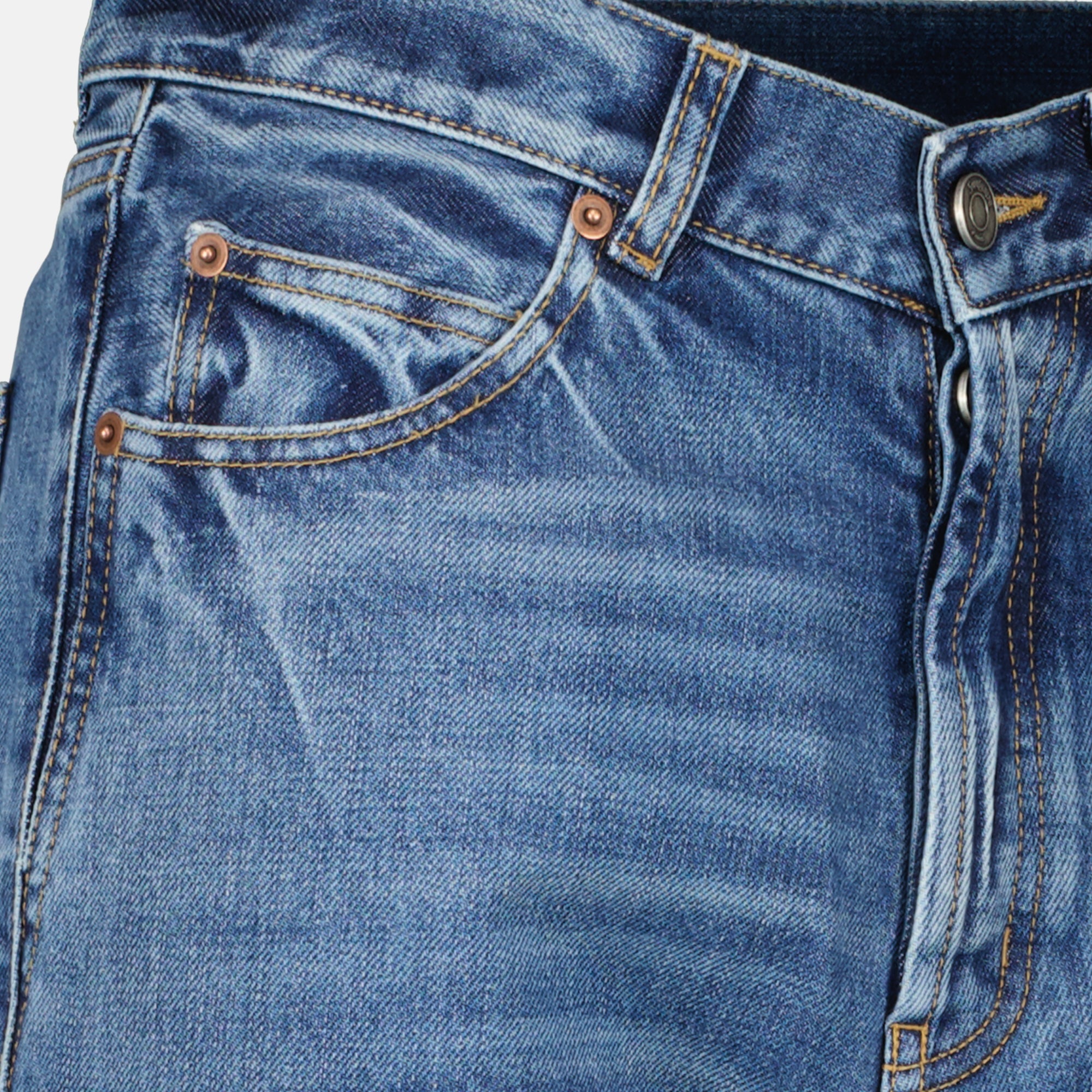 Image of the Saint Laurent women's baggy denim jeans - Autumn-Winter 2025 - Detailed View 1