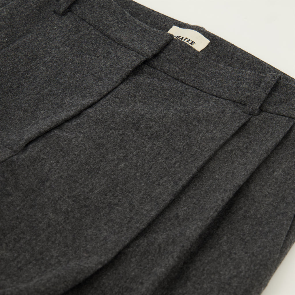 Imagen del Pantalón August de la marca Khaite para Mujer - Temporada Otoño-Invierno 2025 - Vista Detallada_1