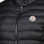 Imagen del chaleco sin mangas Igens negro de la marca Moncler para mujer - Temporada Primavera-Verano 2026 - Vista Detallada_1