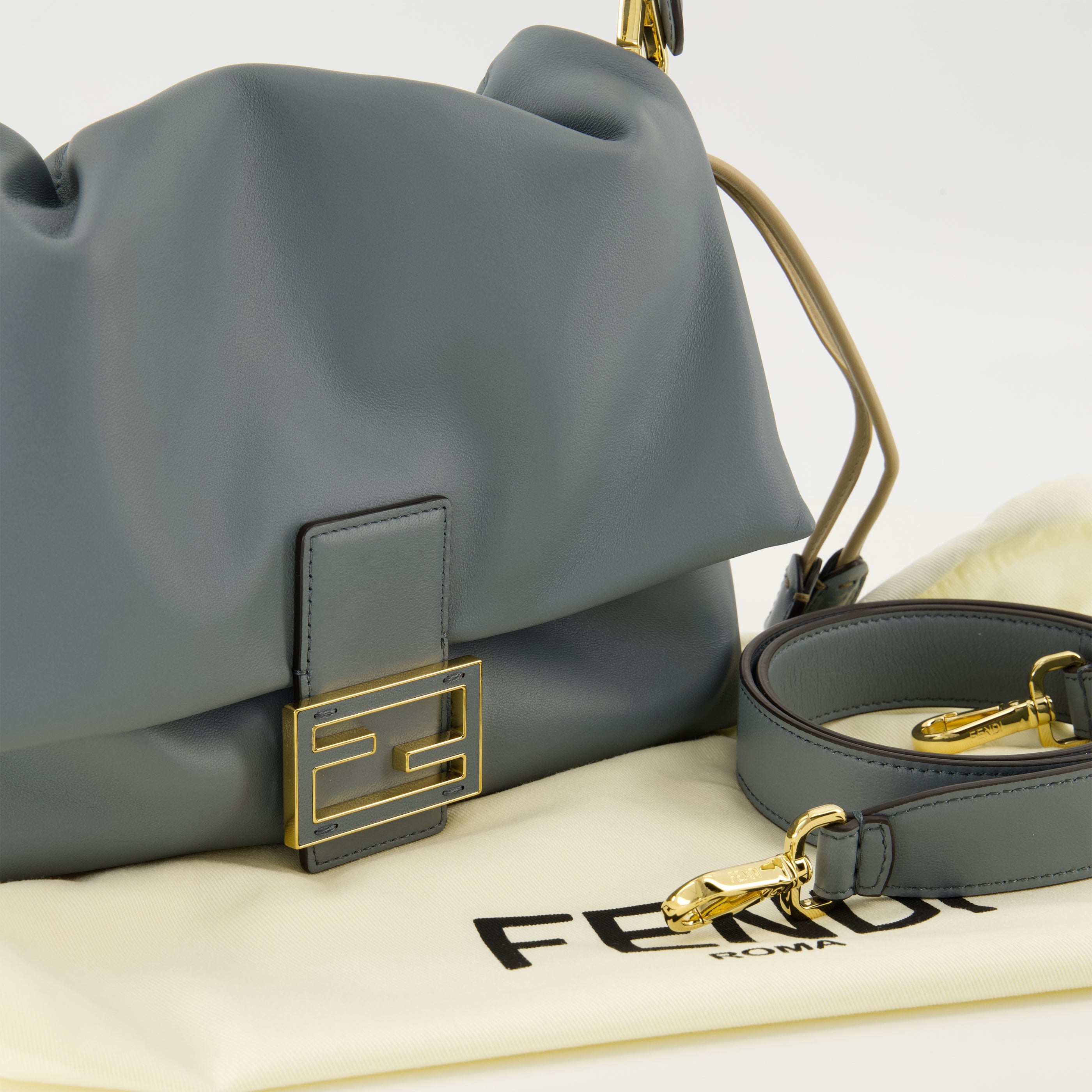 Sacs à main et épaule Sac Mamma Baguette medium en cuir bleu Fendi Bleu Femme