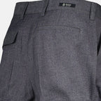 Imagem do short em satin cinza da marca Prada para Mulheres - Temporada Primavera-Verão 2026 - Vista Detalhada_2