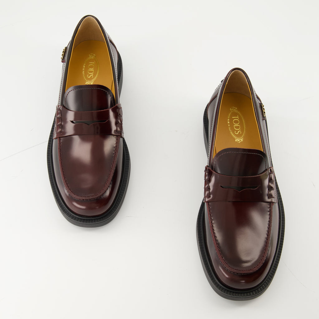 Imagen de los mocasines de cuero de la marca Tod's para mujer - Temporada Otoño-Invierno 2025 - Vista de cima do par de zapatos