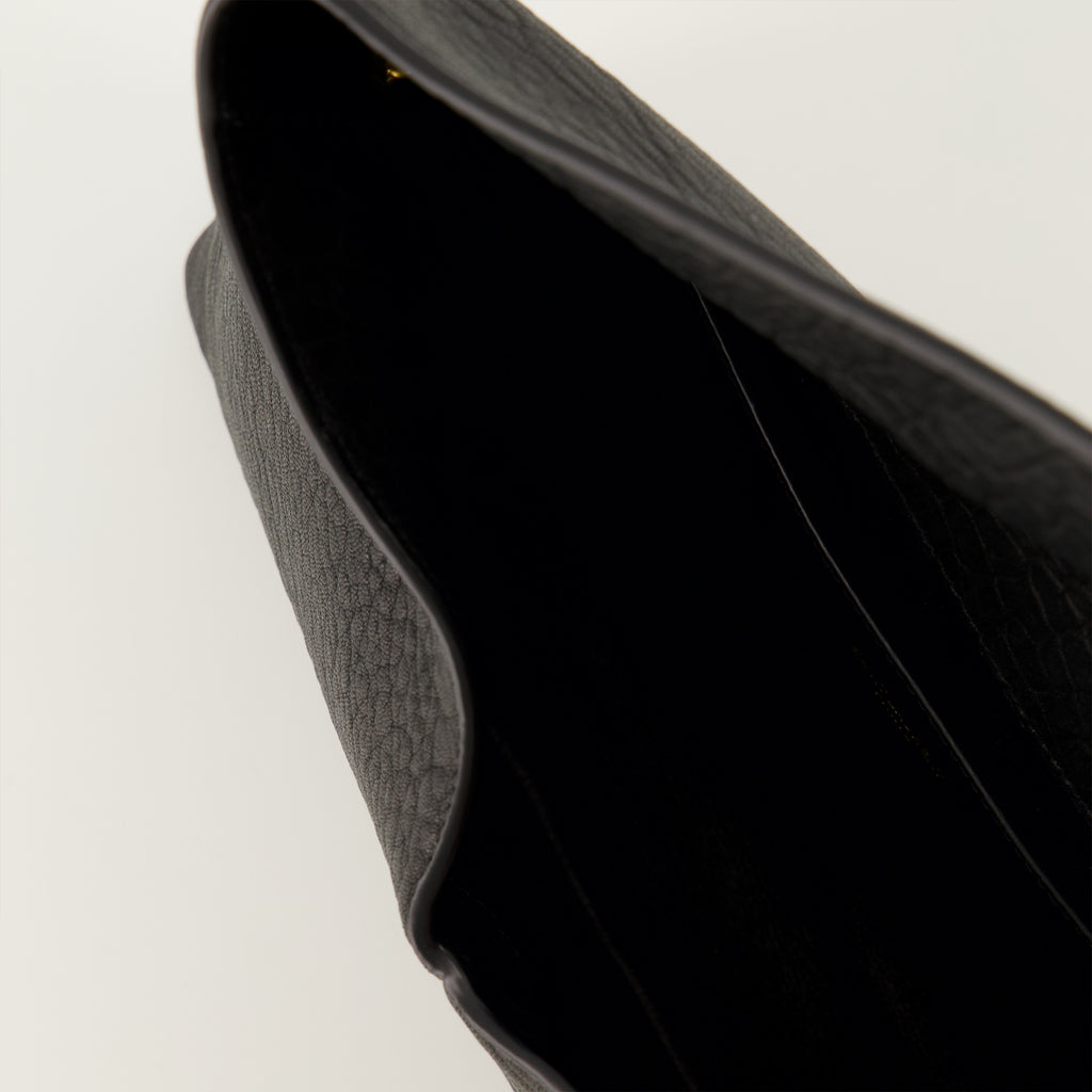 Imagen del bolso Cassandre mediano de cuero negro de la marca Saint Laurent para mujer - Temporada Primavera-Verano 2026 - Vista Detallada 3