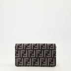 Imagen del monedero Baguette con cadena en denim gris FF de Fendi para Mujer - Temporada Otoño-Invierno 2025 - Vista Trasera