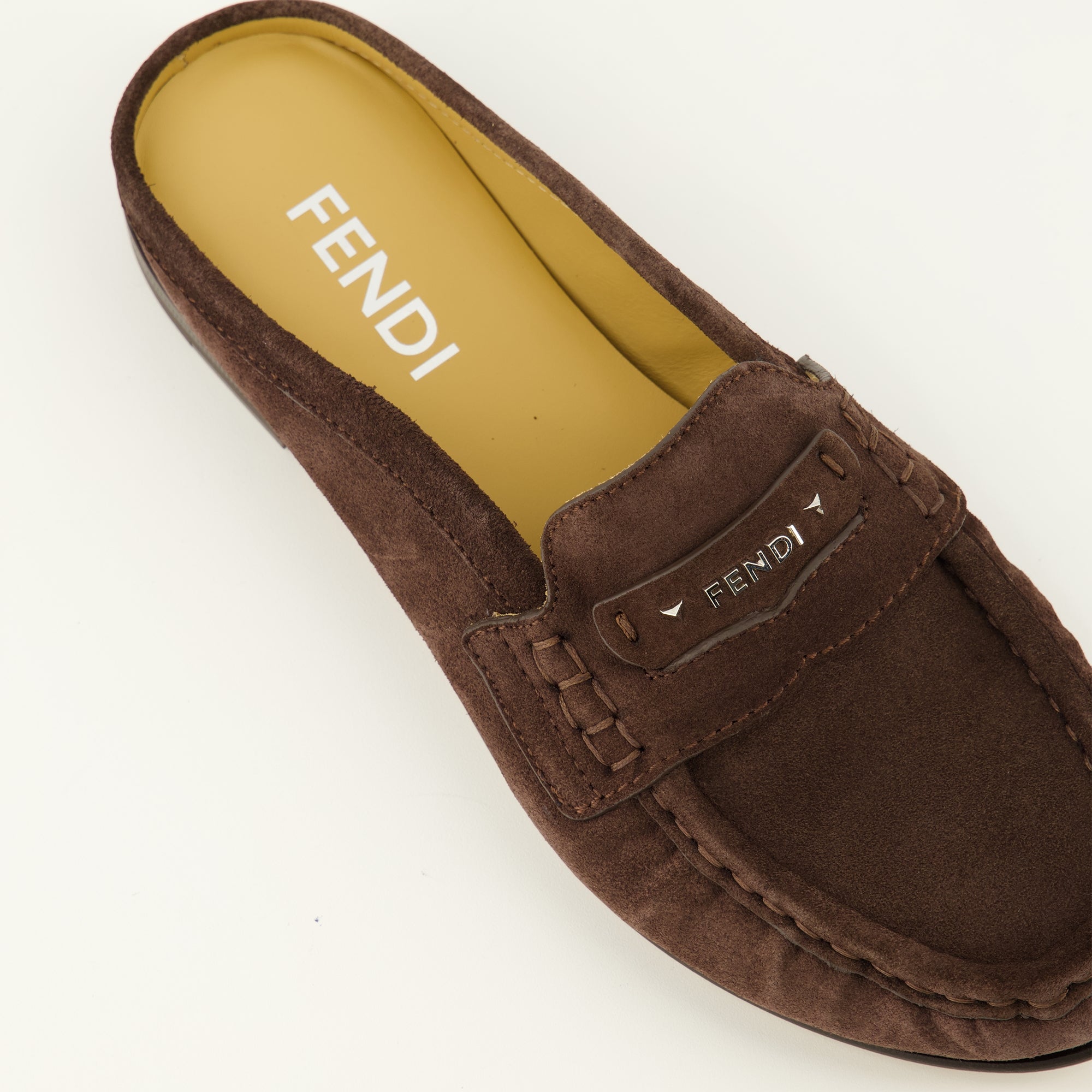 Chaussures ouvertes 브라운 스웨이드 스크런치 뮬 Fendi Marron Femme