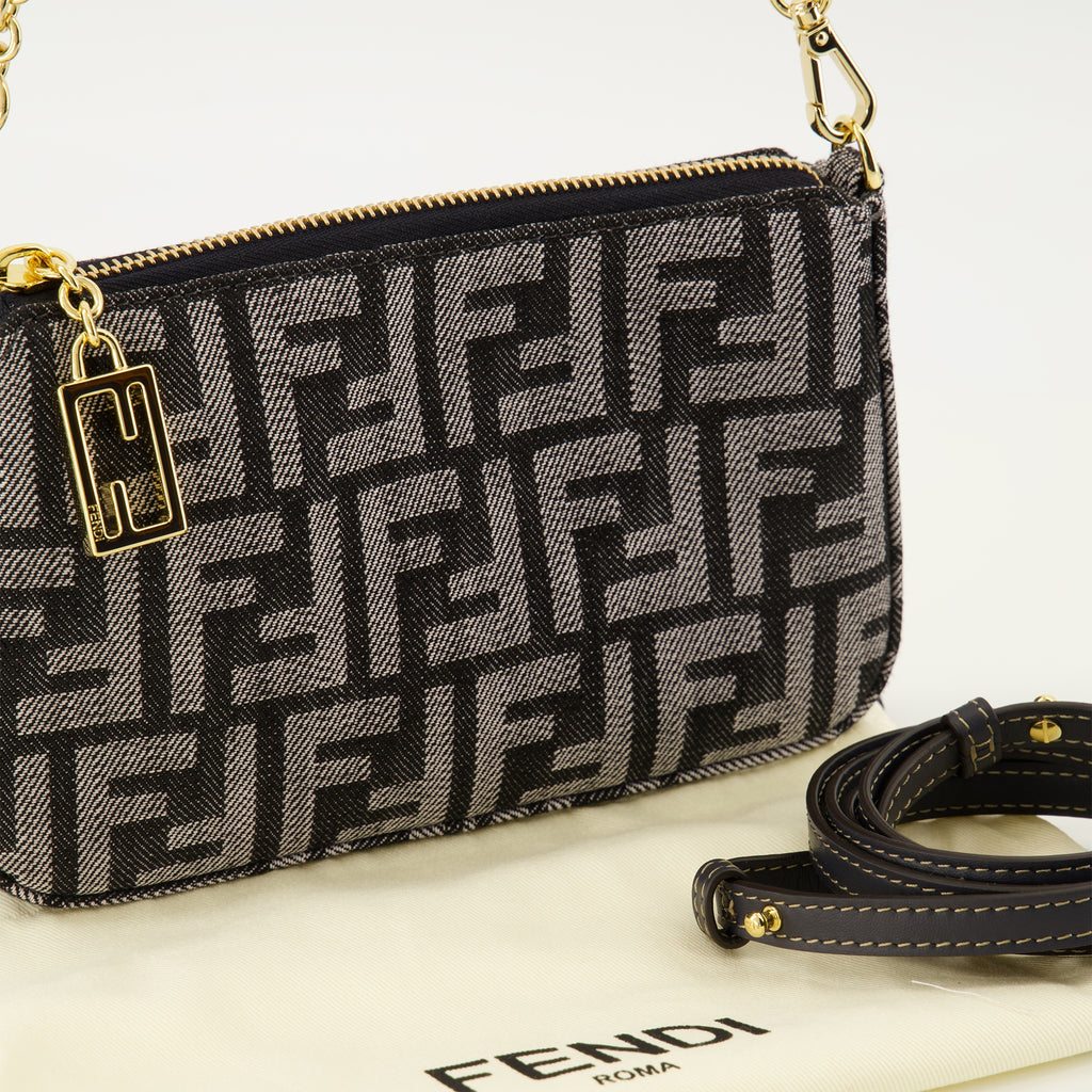 Image de l'article Pochette Baguette en denim FF de la marque Fendi pour Femme - Saison Automne-Hiver 2025 - Vue détaillée_2
