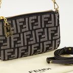 Bild der Fendi FF Denim Baguette Tasche für Damen - Herbst-Winter 2025 - Detaillierte Ansicht 2