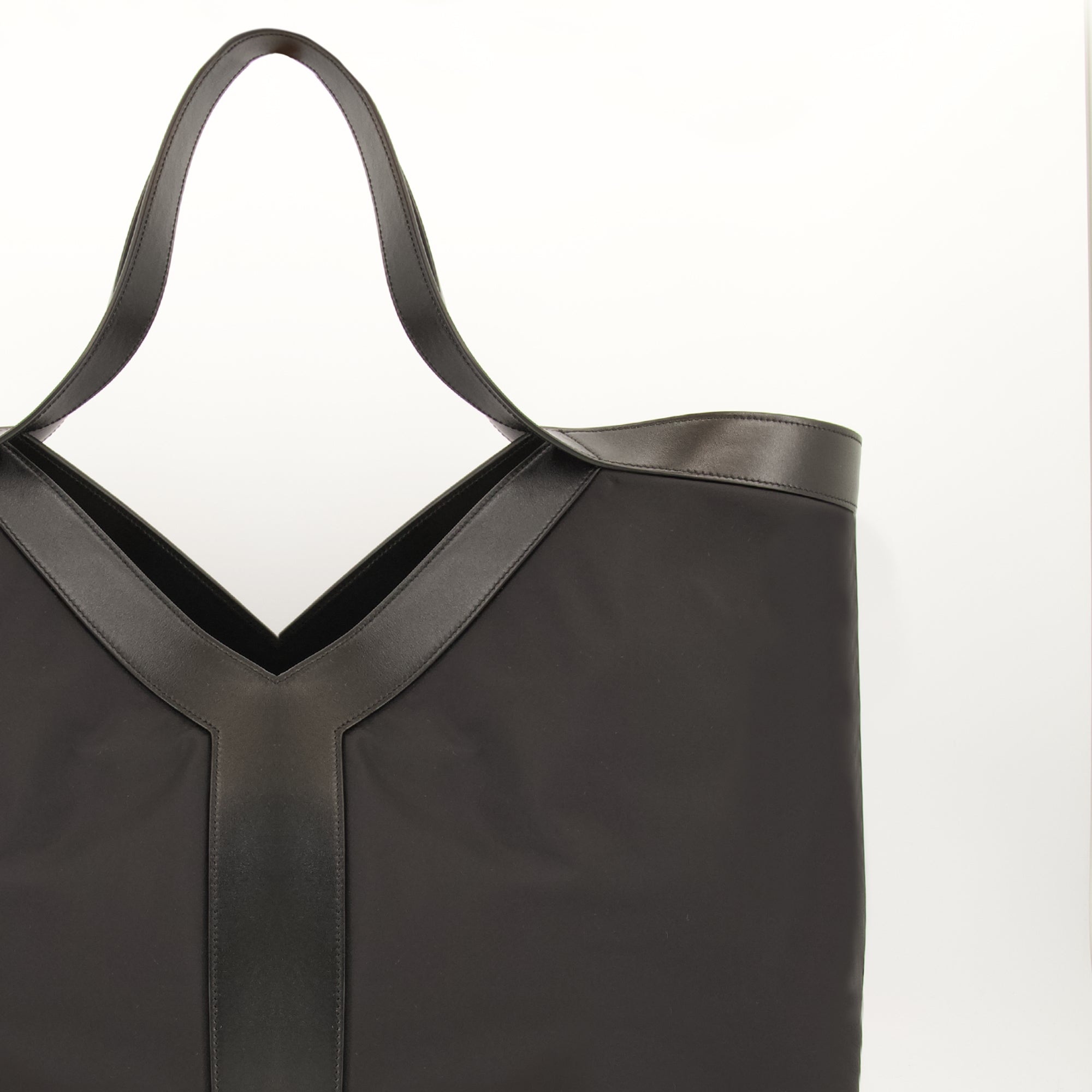 Sacs cabas Y Large Tote Bag in Black Nylon Saint Laurent Noir Homme