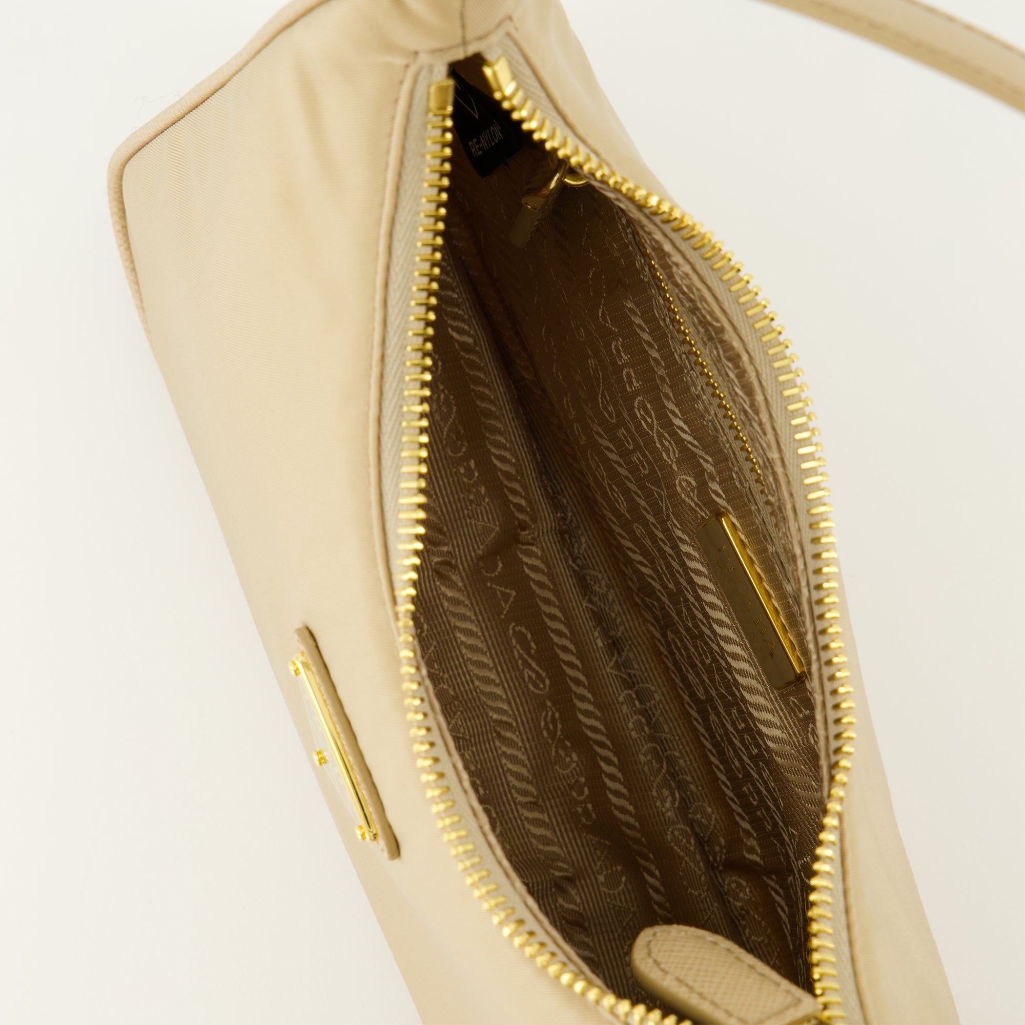 Image de l'article Mini sac Réedition 2005 en Re Nylon beige de la marque Prada pour Femme - Saison Printemps-Été 2026 - Vue détaillée_3