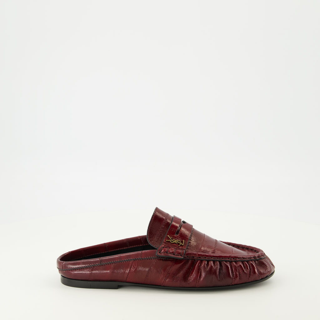 Image de l&#39;article Mules Loafer bordeaux de la marque Saint Laurent pour Femme - Saison Printemps-Été 2026 - Vue latérale droite