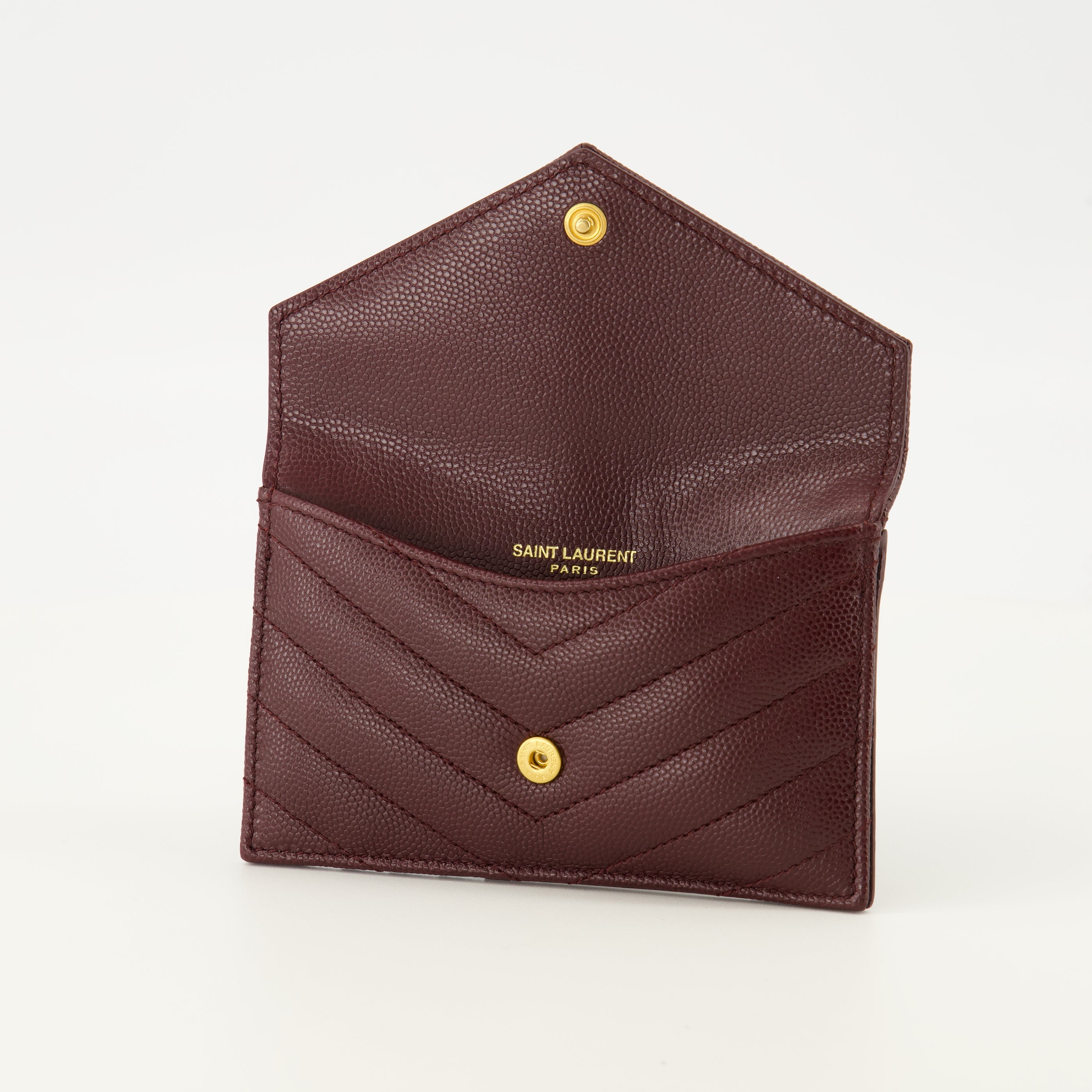 Image de l'article Porte-cartes Fragments Cassandre en cuir bordeaux de la marque Saint Laurent pour Femme - Saison Printemps-Été 2026 - Vue détaillée_2