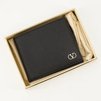 Imagen del porta tarjetas Vlogo de la marca Valentino Garavani para Hombre - Colección Otoño-Invierno 2025 - Vista Detallada_3