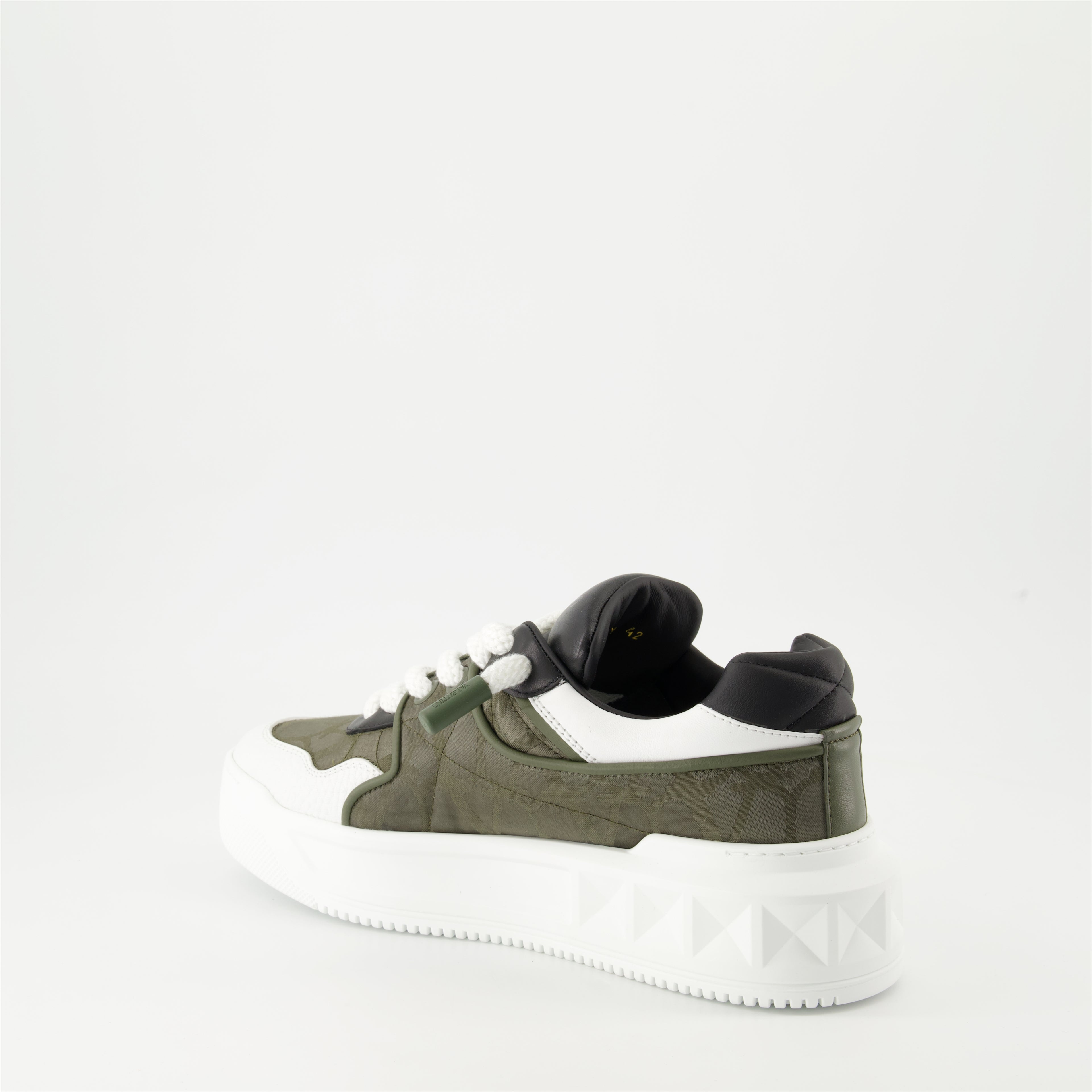 Baskets Baskets One Stud XL Valentino Garavani Kaki Homme
