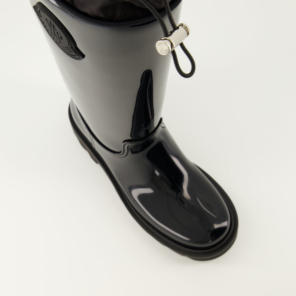 Imagen de las botas de lluvia Kickstream negras de la marca Moncler para mujeres - Temporada Primavera-Verano 2026 - Vista detallada desde arriba