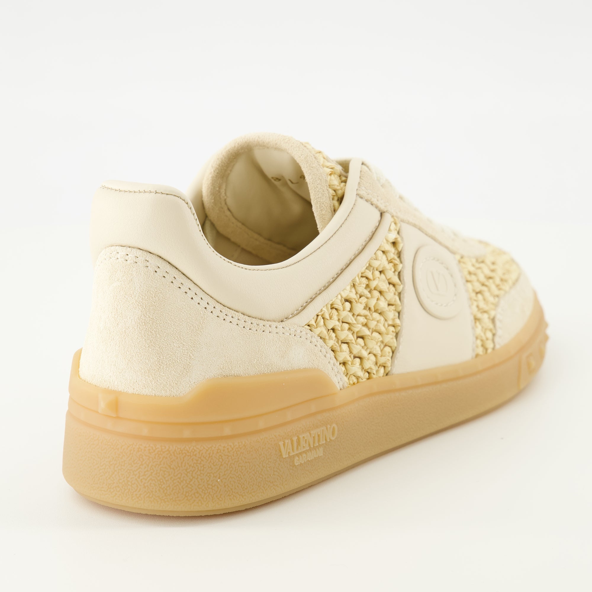 Image de l'article Baskets UpVillage en raphia beige de la marque Valentino Garavani pour Femme - Saison Printemps-Été 2026 - Vue arrière