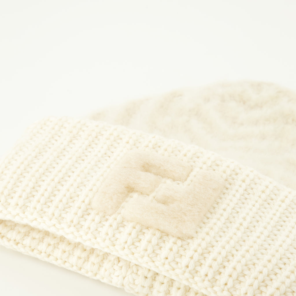 フェンディの女性用白ウール帽子の画像 - 2025年秋冬シーズン - 詳細ビュー_3