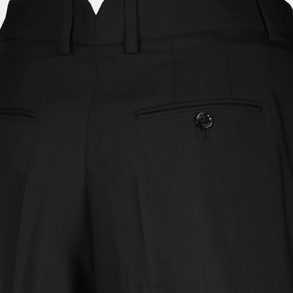 Imagem do bermuda preto em lã da marca Ami PARIS para Mulheres - Temporada Primavera-Verão 2026 - Vista Detalhada_2