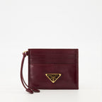 Imagen del porta tarjetas de cuero de la marca Prada para mujer - Temporada Otoño-Invierno 2025 - Vista Frontal