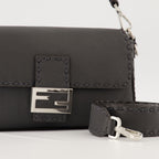 Bild des Fendi Baguette Bags für Herren - Herbst-Winter 2025 - Detailansicht_2