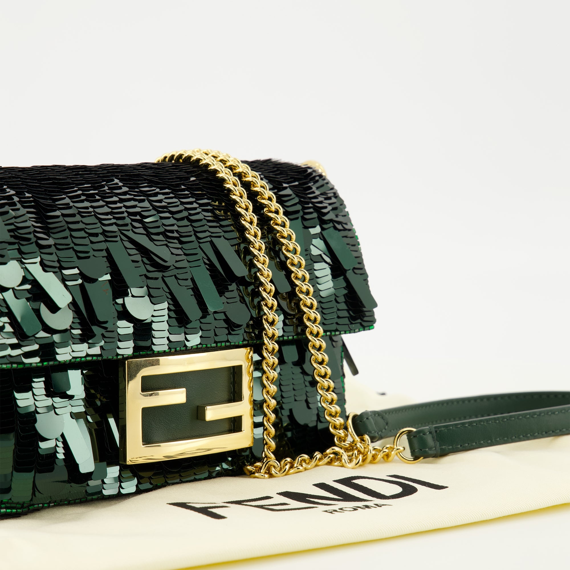 Image de l'article Sac Baguette mini de la marque Fendi pour Femme - Saison Automne-Hiver 2025 - Vue détaillée_2